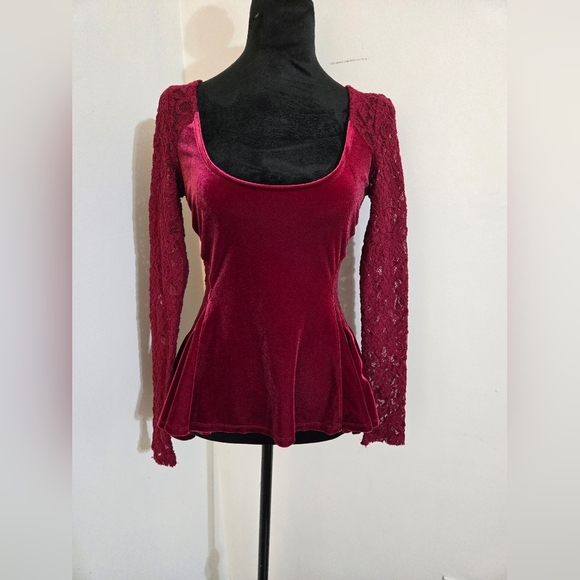 ✨FREE PEOPLE✨ Lolita Velvet Lace Peplum Top in Wine Red Size XS - Picture 4 of 7